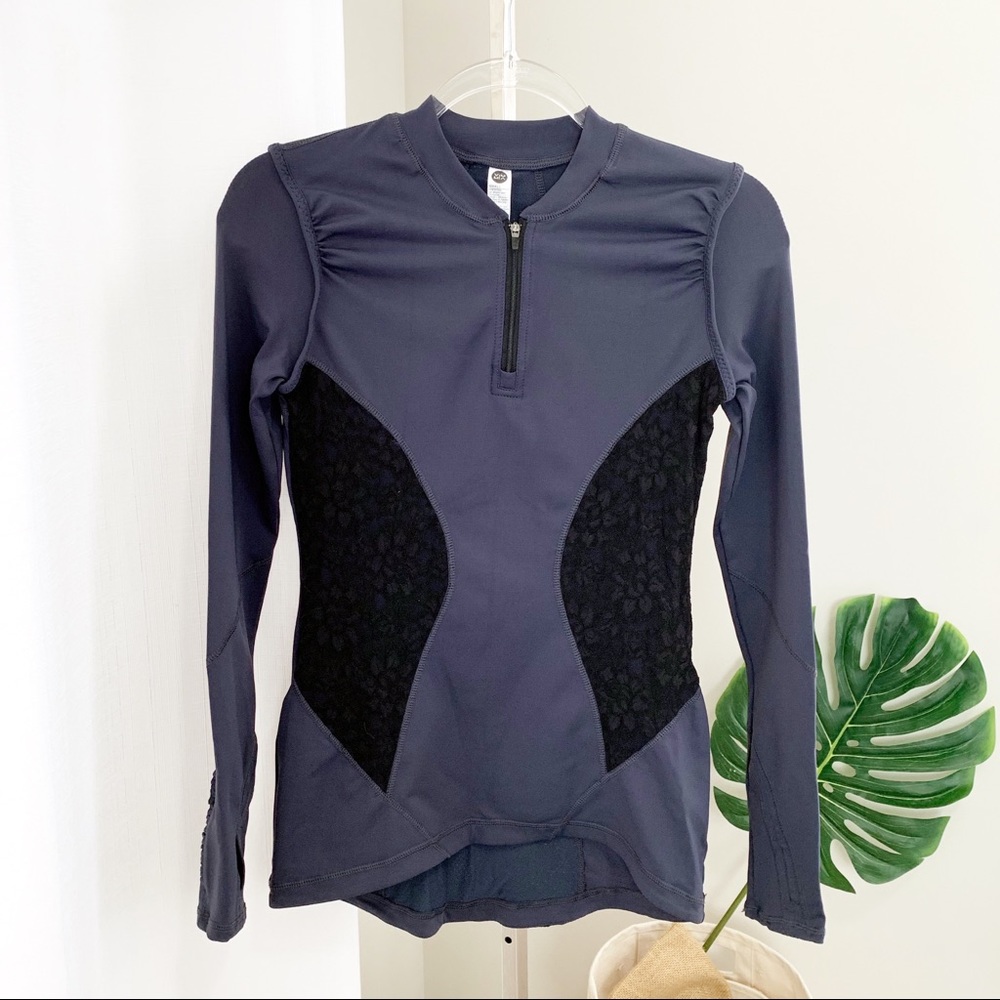 NWOT Vimmia Workout Long Sleeve Zip Up Top